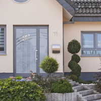 Vollglas-Haustür mit verglastem Seitenteil kaufen