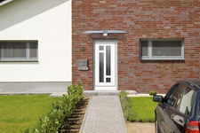 Wohnungstür mit moderner Verglasung
